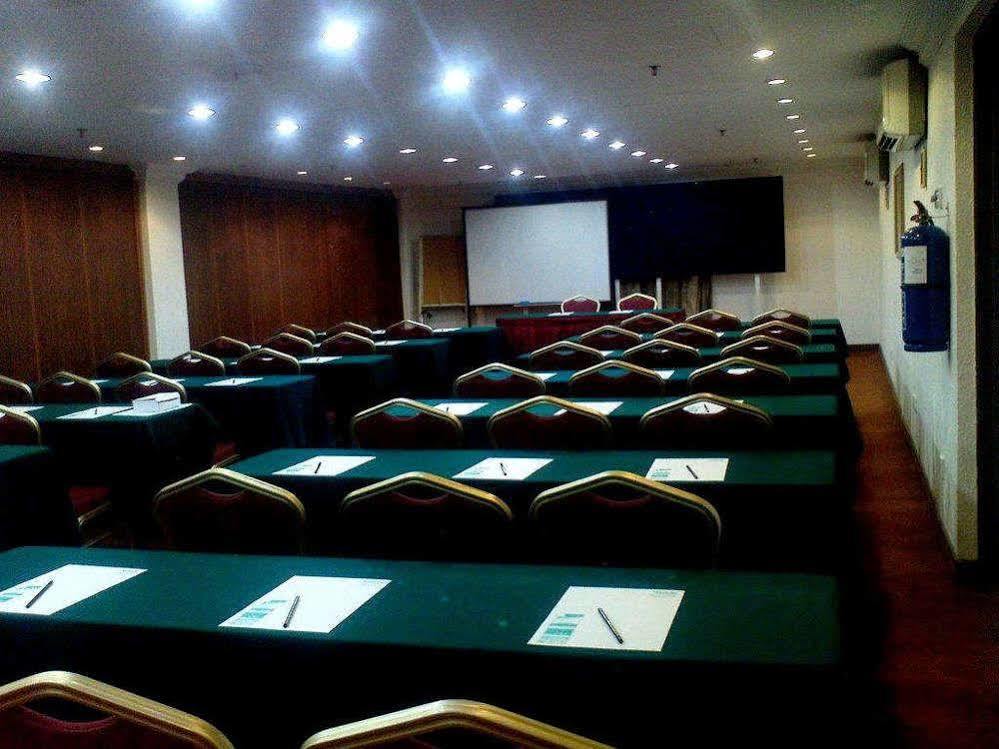 OYO 44098 Sutera Inn Prima Kota Bharu Bagian luar foto